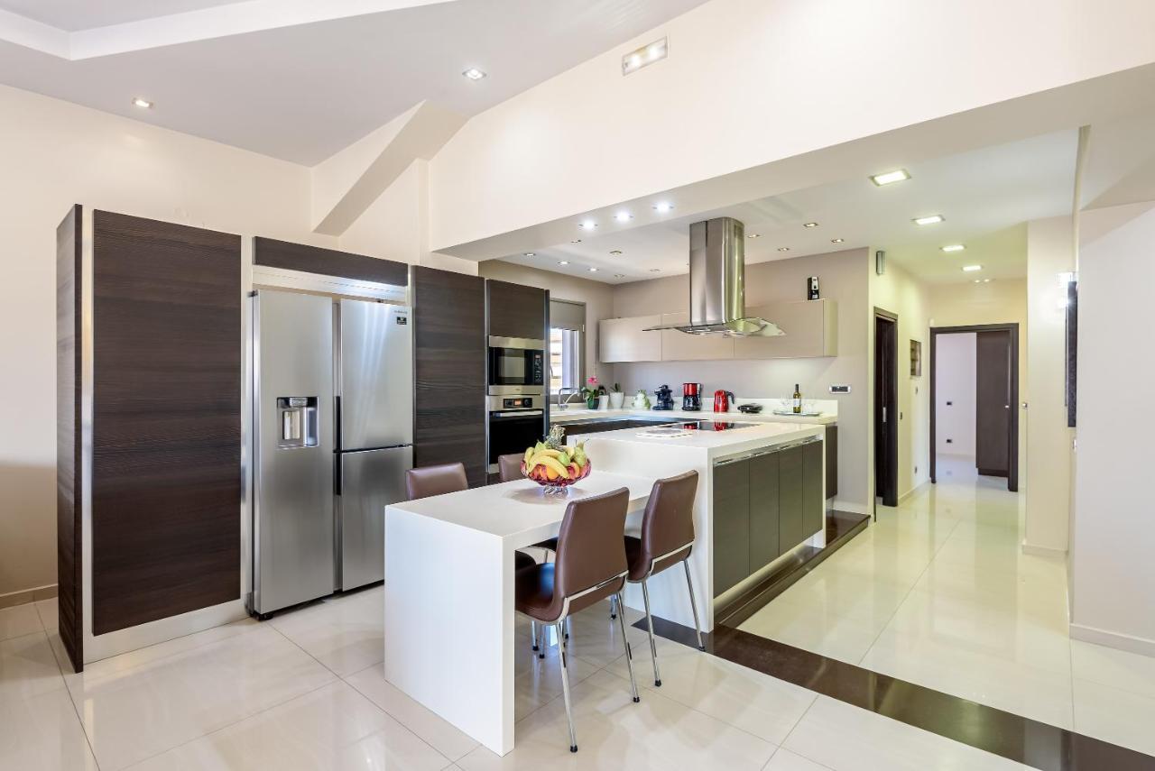 Luxury Villa In City Center With Rooftop Swimming Pool Ханья Экстерьер фото
