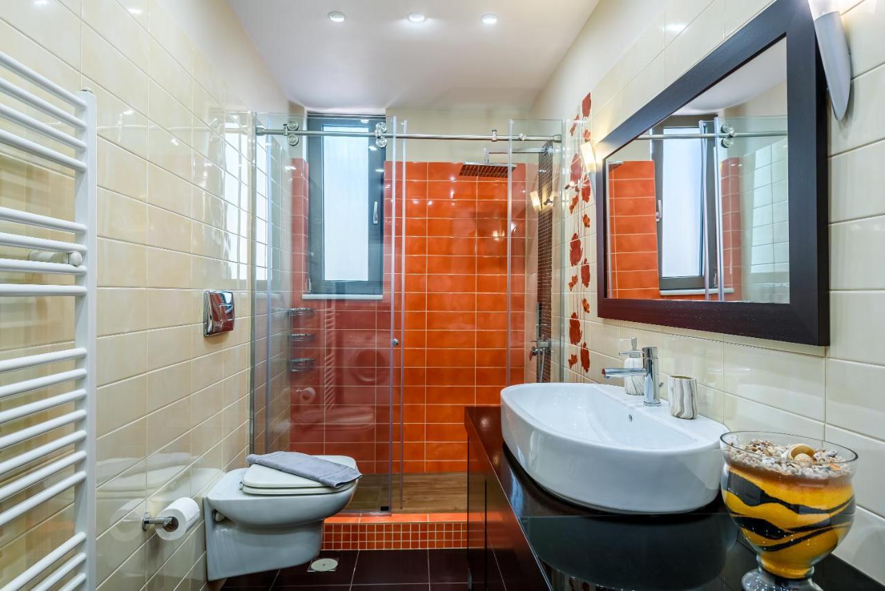 Luxury Villa In City Center With Rooftop Swimming Pool Ханья Экстерьер фото